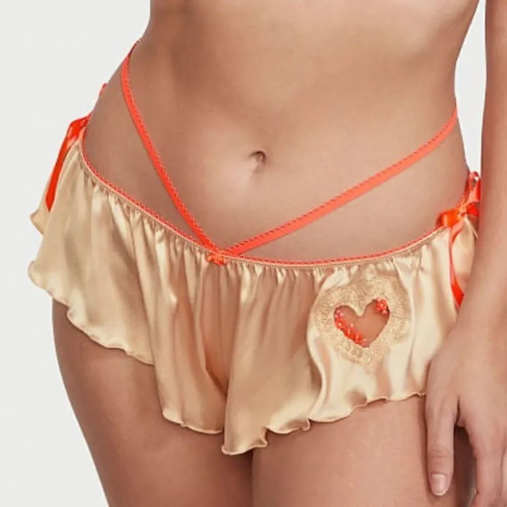 Victorias Secret Dream Angels Strappy Satin Short Heart Embroidery Detail panty